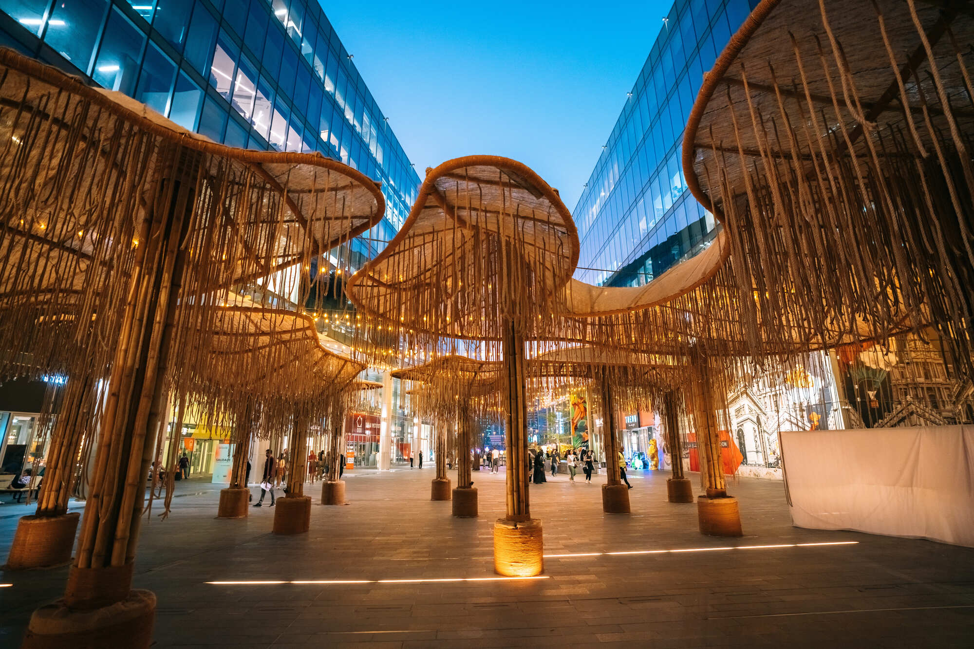 Art, Performance & Public Space: Dubai’s Creative Installations